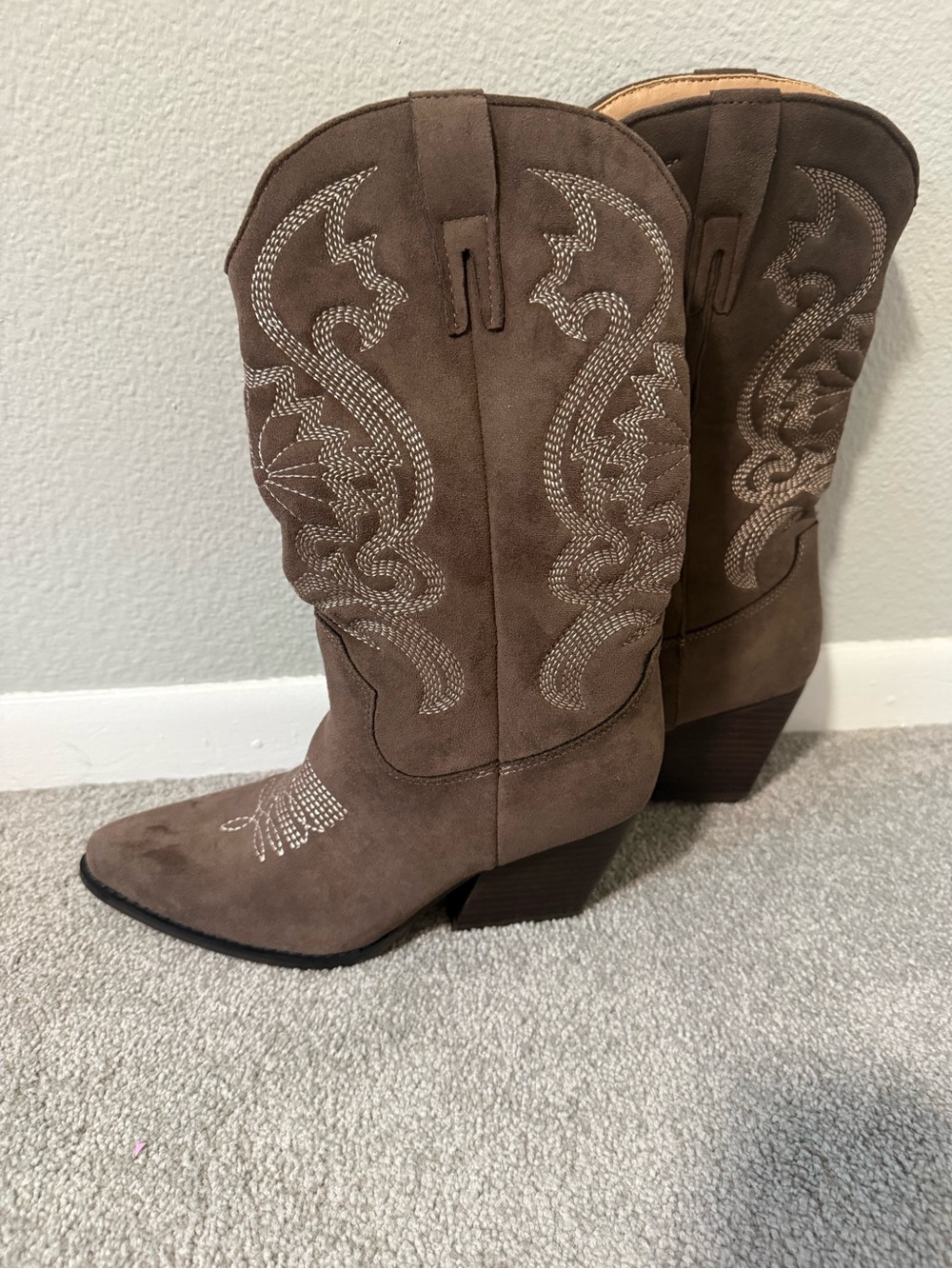 NEW- Women's Taupe Suede Western Boots - Stylish Cowboy Heel